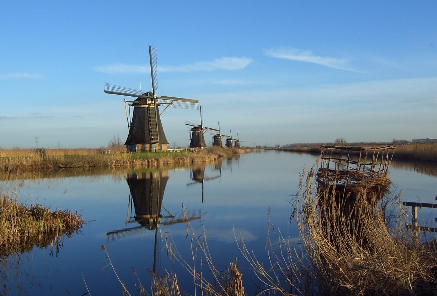 Kinderdijk windmills и Netherlands countryside