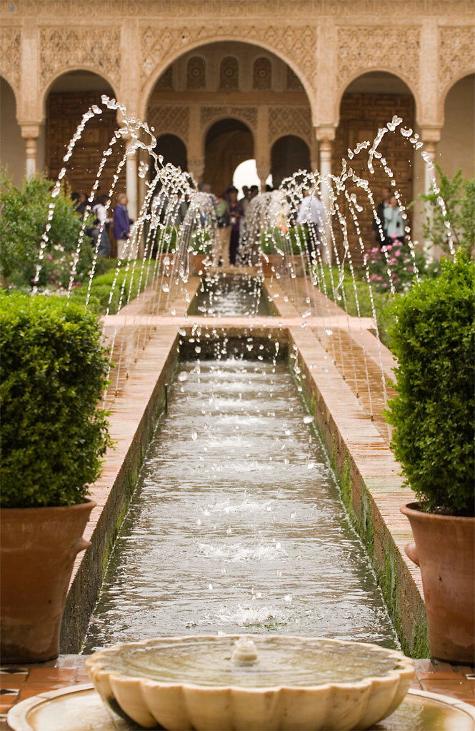 Alhambra и дворцы Nasrid в Granada